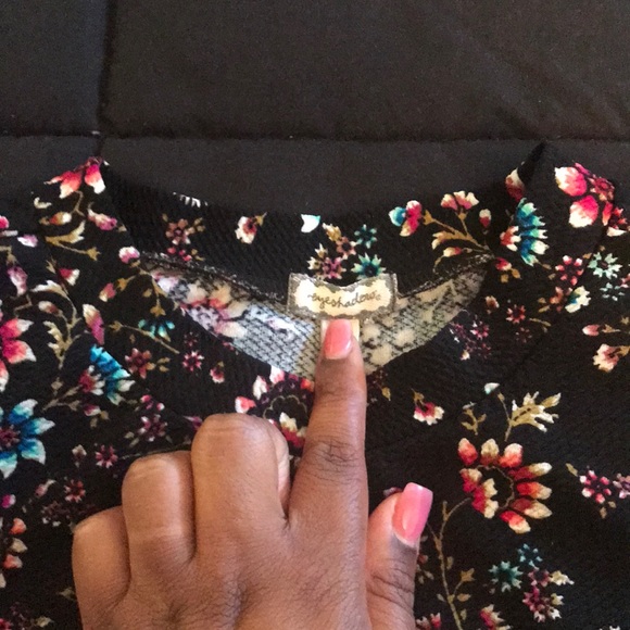 Floral Crop Top - Picture 2 of 2